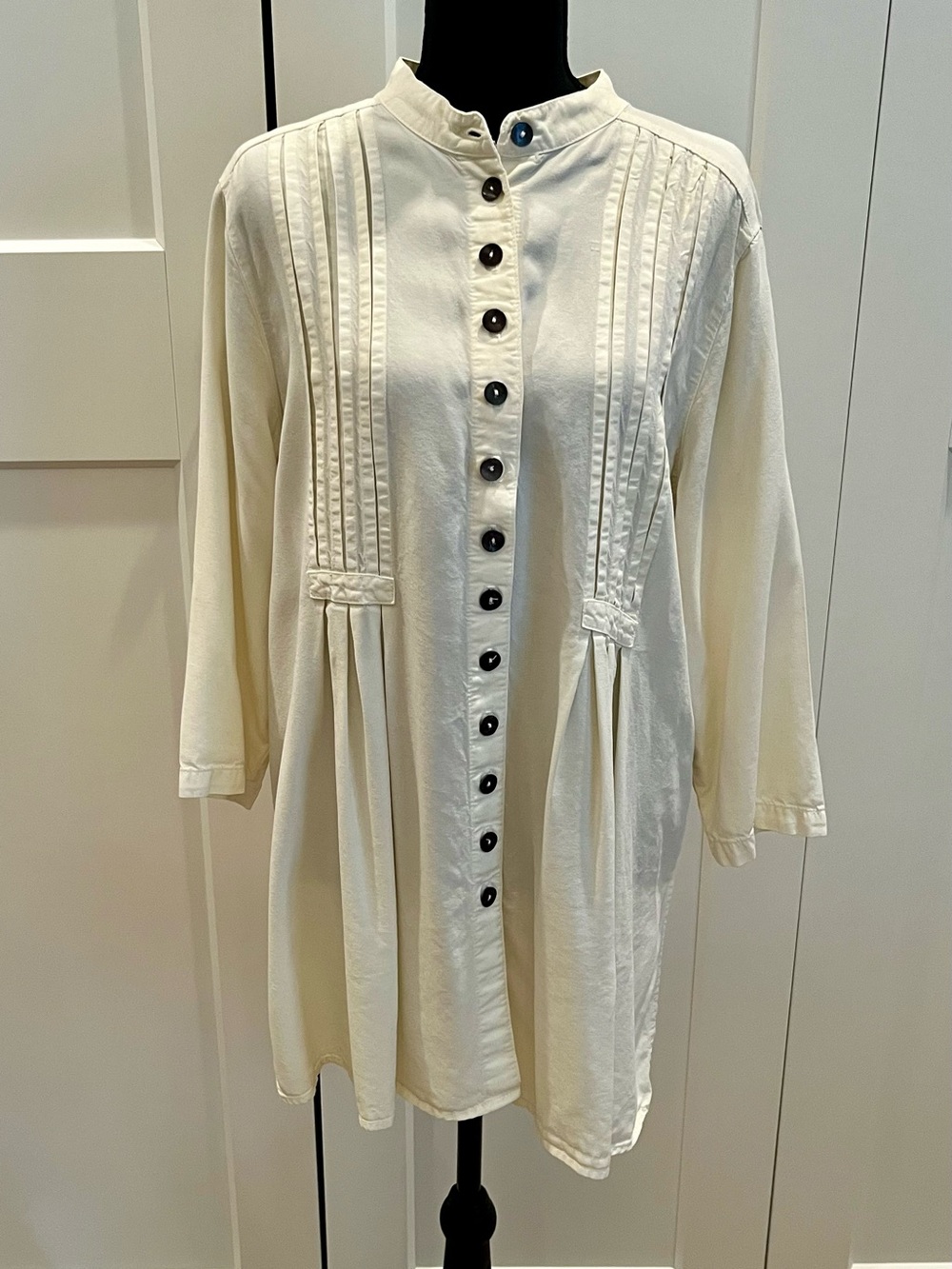 Click Cream Colored Long Sleeved Tunic Top w/ Full Button Front Pintuck Details